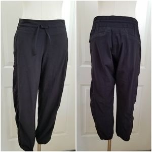 Athleta Black Capris Pants